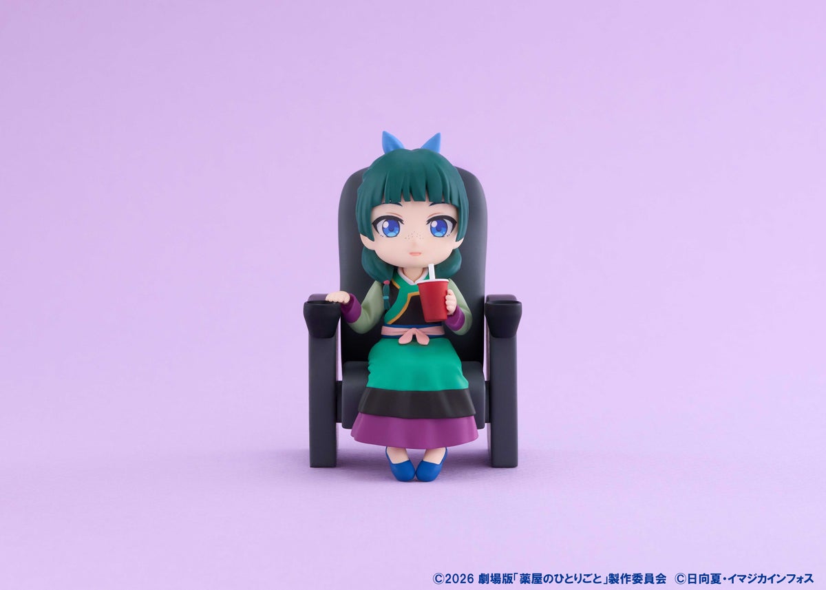 猫猫が映画館の椅子に座り飲み物を持つ「ぷちげき」フィギュアの公式写真